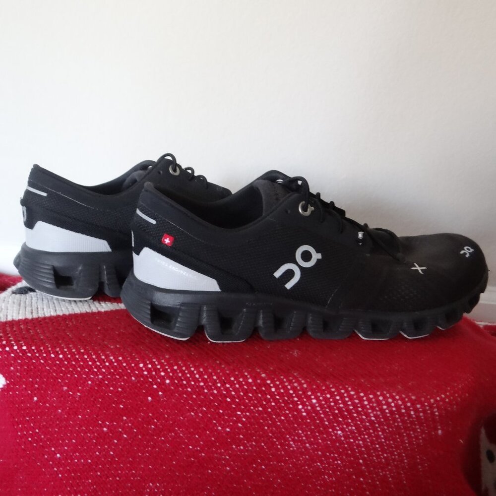 On Cloud 5 Running Shoe Size 7.5 Womens